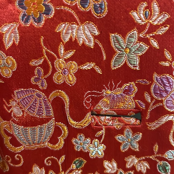 Vintage Asian long jacket with beautiful side detail and red satin lining - Picture 6 of 9